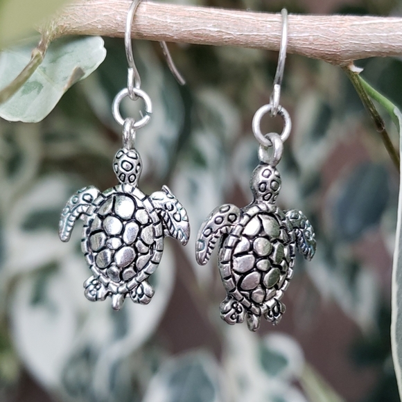 Jewelry - Turtle earrings